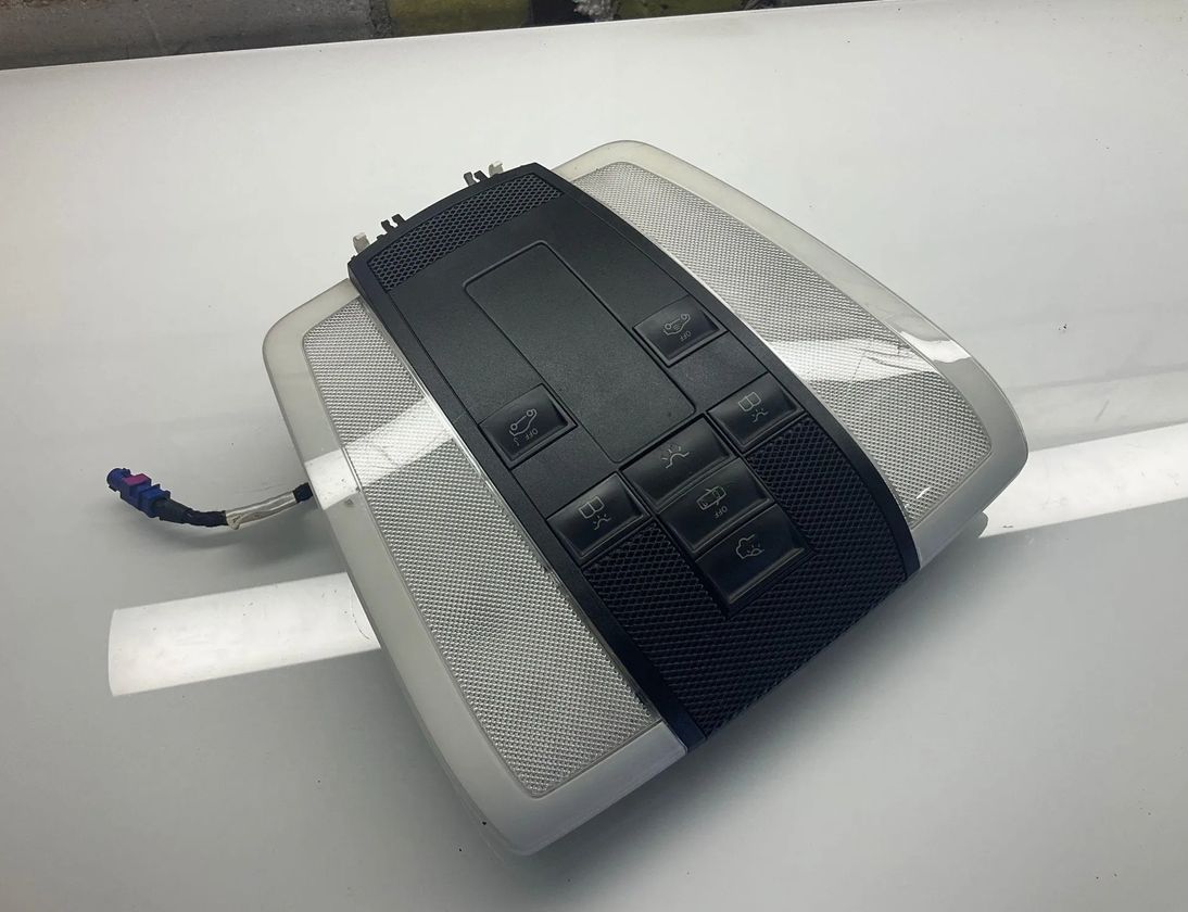 MERCEDES-BENZ C-Class W204/S204/C204 (2004-2015) Salona apgaismojums A2049063002 29449912