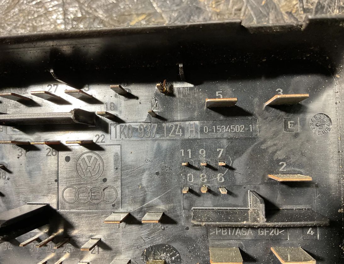 AUDI A3 8P (2003-2013) Блок предохранителей 1K0937124,1K0937124H 23556830