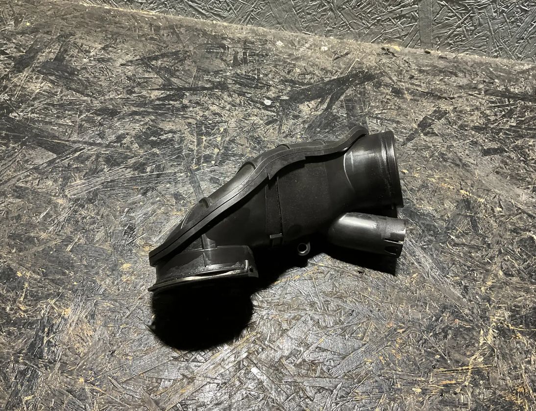 BMW 5 Series Gran Turismo F07 (2010-2017) Шланги подачи воздуха 13717807493 24785147