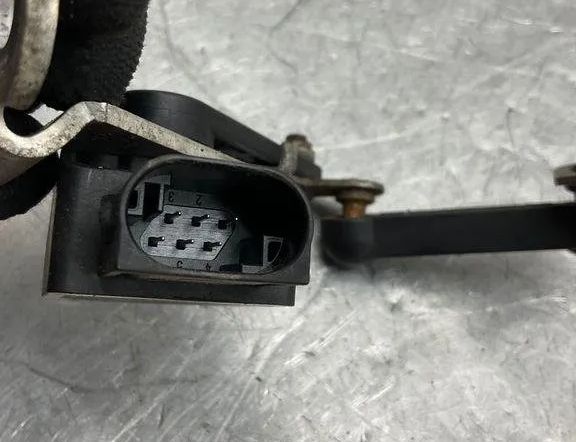 BMW 5 Series F10/F11 (2009-2017) Датчик уровня передний левый 6860843,25916010 30411720