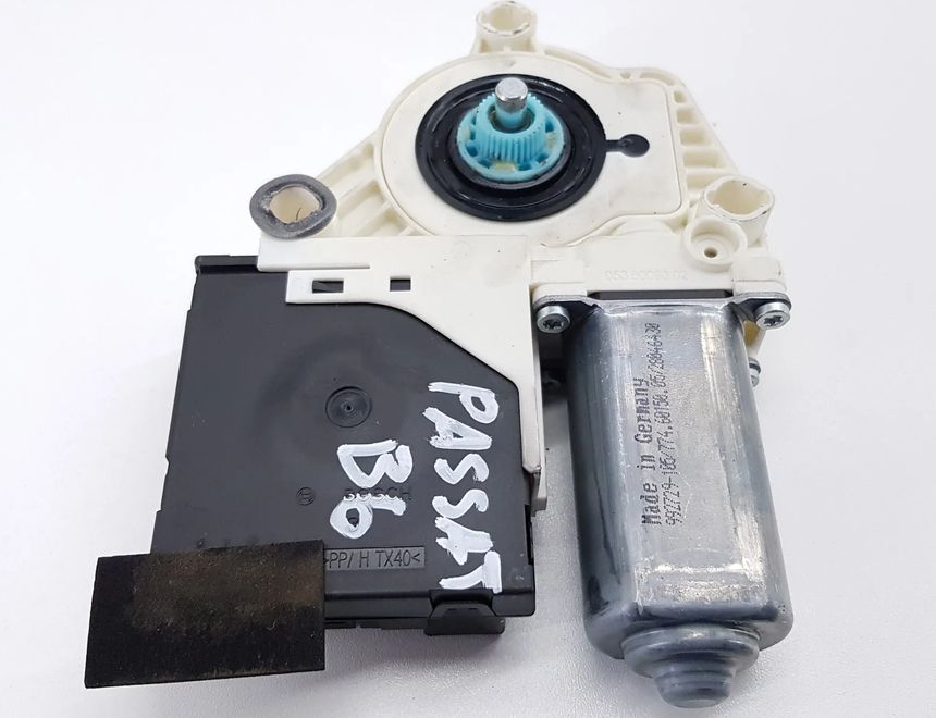VOLKSWAGEN Passat B6 (2005-2010) Priekšējo labo durvju logu pacelšanas motorīts 1K0959702K,981236-104,053.60093.02,1K0959792G,980852-111 11193354