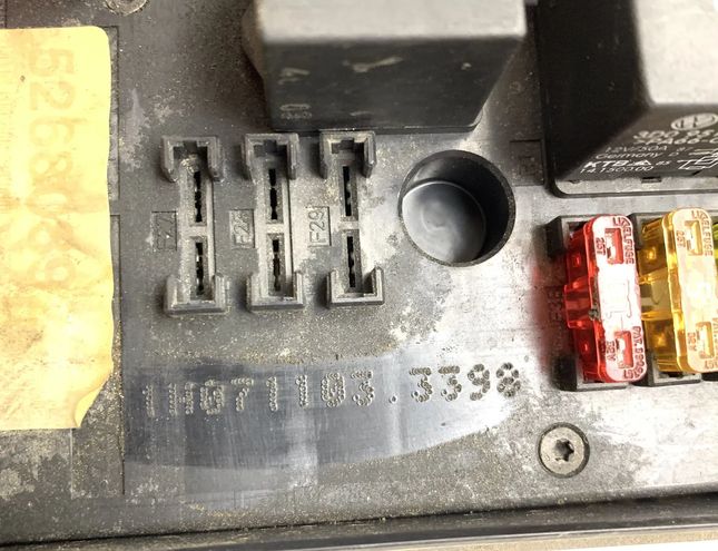 VOLKSWAGEN Golf 5 generation (2003-2009) Блок предохранителей 1K0937124H 25273749