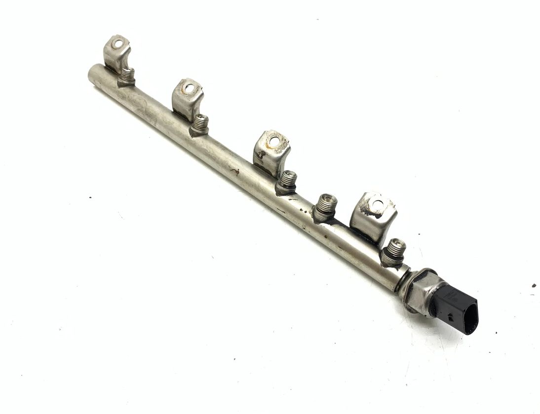 BMW 7 Series F01/F02 (2008-2015) Labās puses degvielas rampa 7547599 31253113