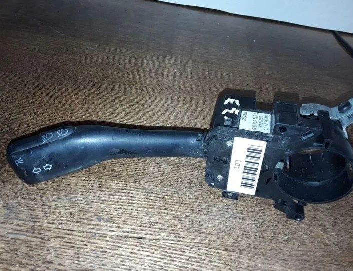 VOLKSWAGEN Golf 4 generation (1997-2006) Pagrieziena rādītāja slēdzis 8L0953513G,202852 25458630