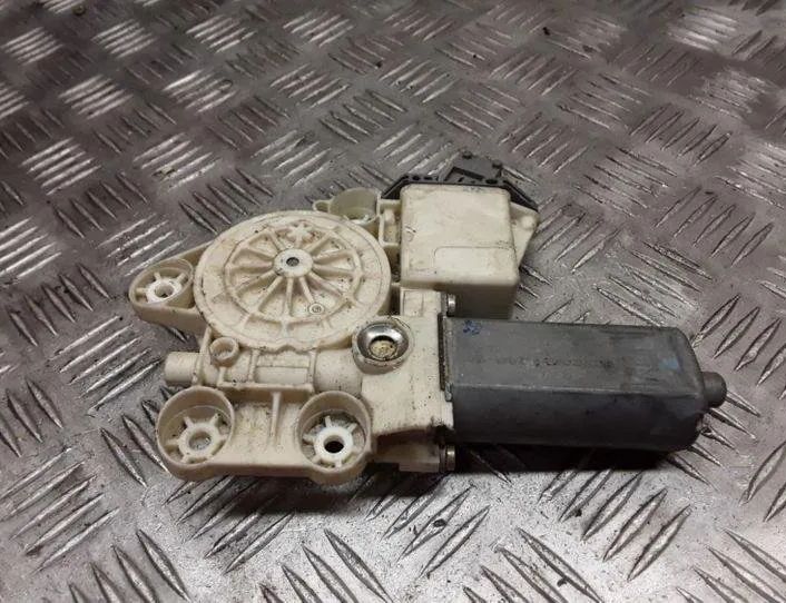 TOYOTA Avensis 2 generation (2002-2009) Priekšējo labo durvju logu pacelšanas motorīts 992046100,0130822032,999060102 25460470