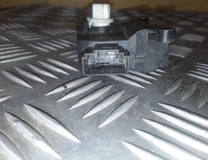 VOLKSWAGEN Passat Variant 1 generation (2010-2024) Salona sildītāja vadības vārsti 0132801345,1K0907511,983389H 25461511