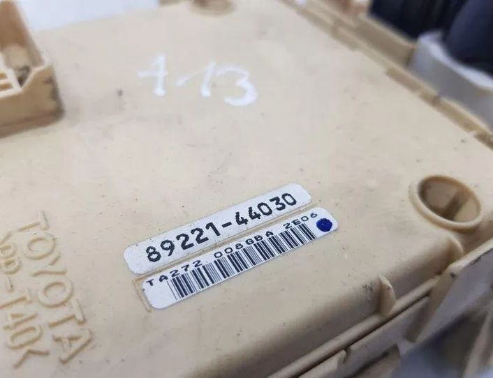 TOYOTA Avensis Verso 1 generation (2001-2003) Drošinātāju kārba 8922144030 25481070