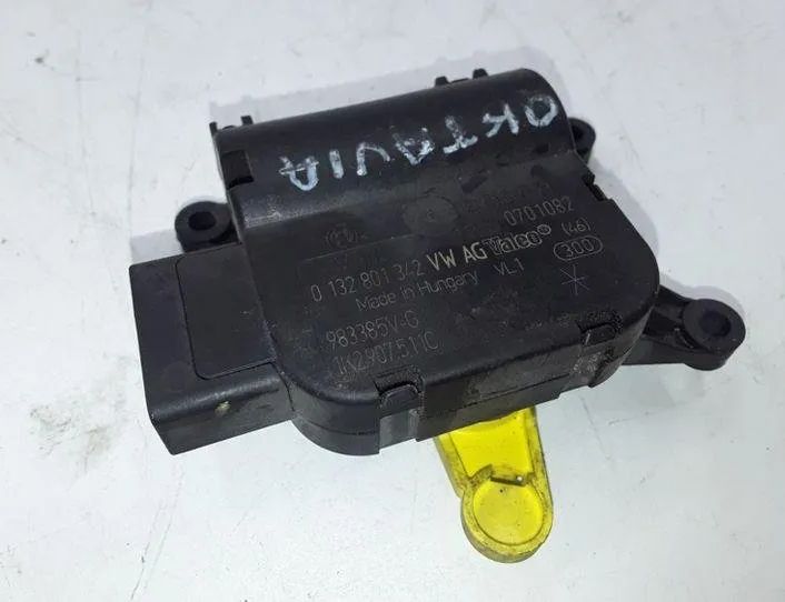 SKODA Octavia 2 generation (2004-2013) Interior Heater Flap Motor Actuator 1K2907511C,0132801342,983385V 25483219