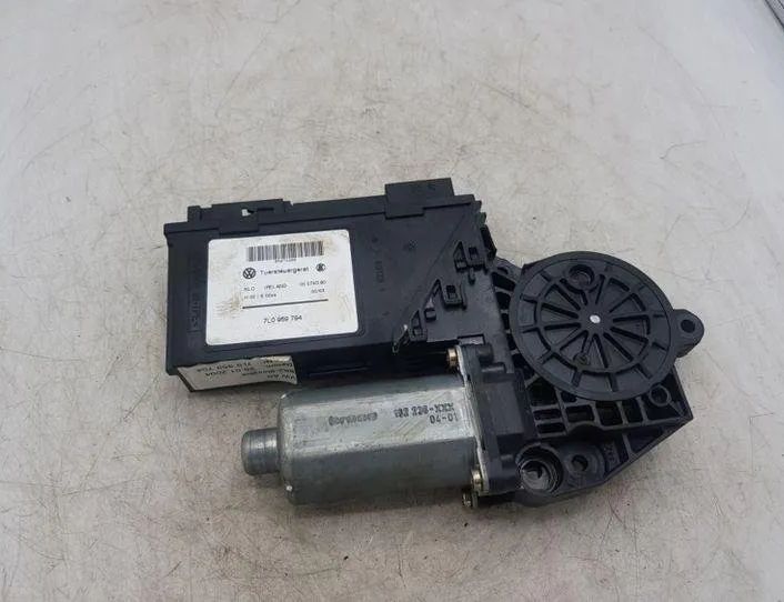 VOLKSWAGEN Touareg 1 generation (2002-2010) Aizmugurējo kreiso durvju loga pacēlāja motorīts 7L0959794,05074380 25486664