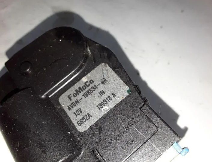 FORD Focus 3 generation (2011-2020) Salona sildītāja vadības vārsti AV6N19B634AA,130318A,6652A 25509500
