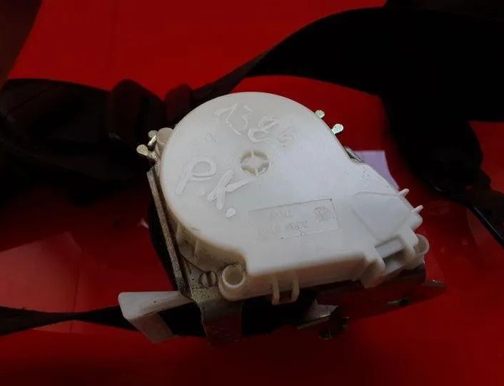 BMW X3 E83 (2003-2010) Front Left Seatbelt 33048191 25529477