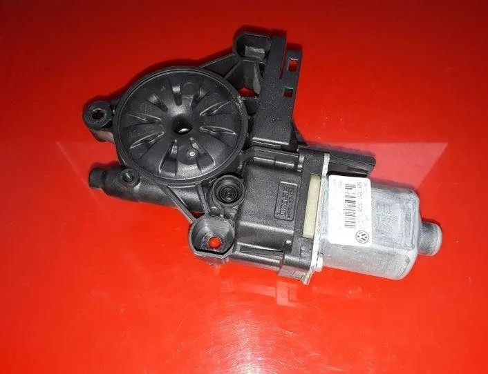 VOLKSWAGEN Passat B7 (2010-2015) Маторчик стеклоподъемника передней левой двери 3AA959701,3AA837461,980851308 25534571