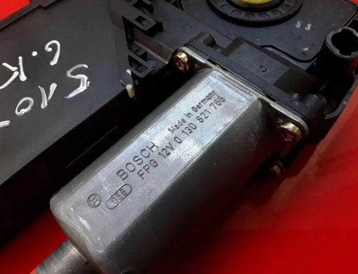 PORSCHE Cayenne 955 (2002-2010) Маторчик стеклоподъемника задней правой двери 7L0959795,7L0959703,0130821765 25542257