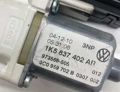 VOLKSWAGEN Golf 6 generation (2008-2015) Priekšējo labo durvju logu pacelšanas motorīts 1K5837402AR,3C0959702B,3C0959792 25564607