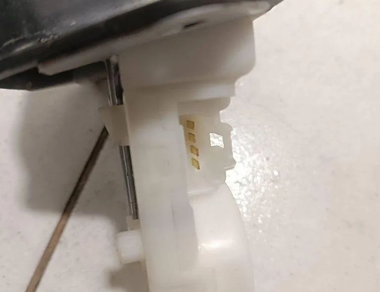 NISSAN Juke YF15 (2010-2020) Aizmugurējā bagāžnieka slēdzene N0code 30356264