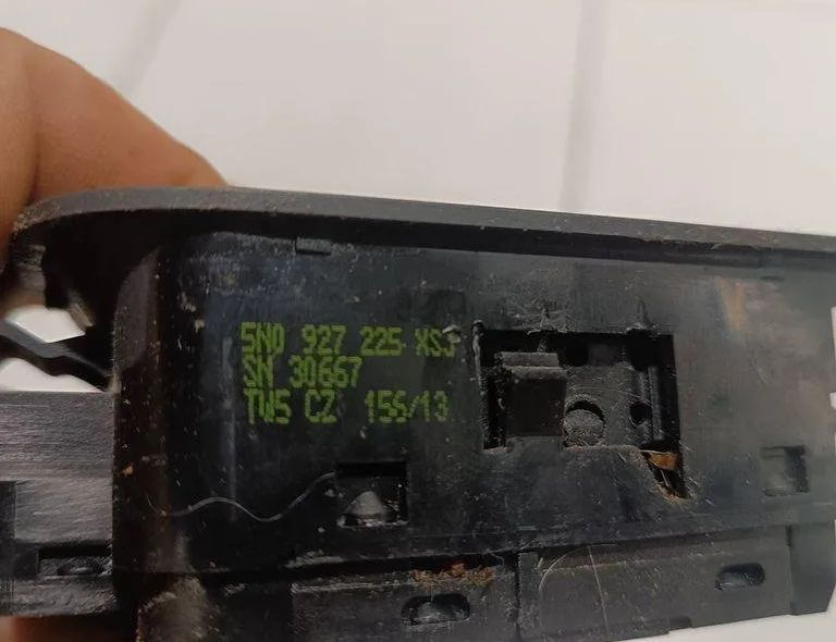 VOLKSWAGEN Sharan 2 generation (2010-2024) Stāvbremzes poga 5N0927225 30356556