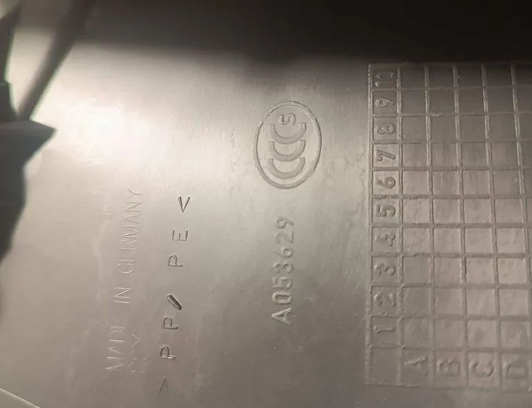 VOLKSWAGEN Touareg 2 generation (2010-2018) Rear Right Sill Trim A053629 30357047