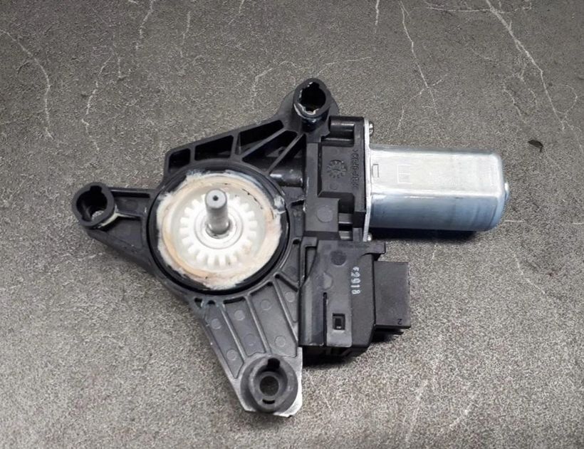 MERCEDES-BENZ GLC X253 (2015-2024) Aizmugurējo labo durvju loga vadības motorīts a2139060502 30116419