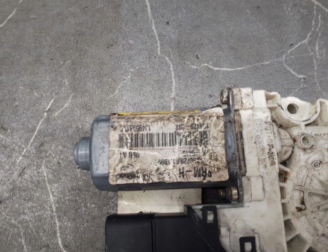 VOLKSWAGEN Golf 3 generation (1991-1998) Маторчик стеклоподъемника задней правой двери 1J4959811C 30125898