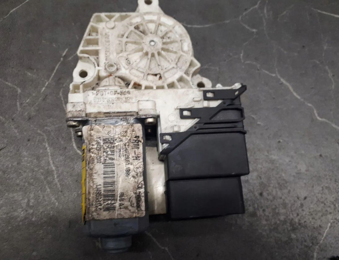 VOLKSWAGEN Golf 3 generation (1991-1998) Маторчик стеклоподъемника задней правой двери 1J4959811C 30125898