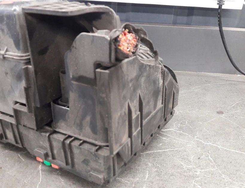 VOLKSWAGEN Golf 8 generation (2019-2023) Fuse Box 0-1394932 30126948