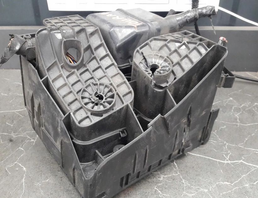 VOLKSWAGEN Golf 8 generation (2019-2023) Fuse Box 0-1394932 30126948