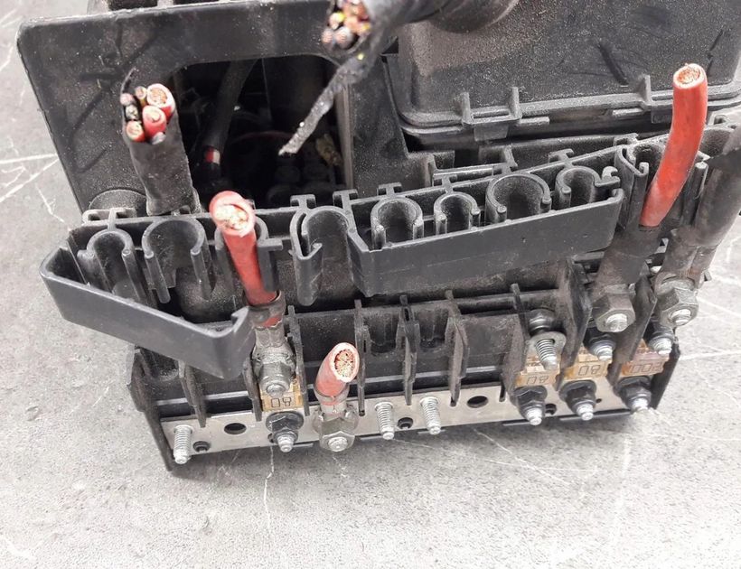 VOLKSWAGEN Golf 8 generation (2019-2023) Fuse Box 0-1394932 30126948