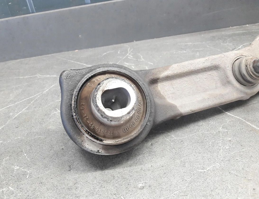 MERCEDES-BENZ E-Class W211/S211 (2002-2009) Priekšējā labā augšējā vadības svira/ričags 21103 30130980