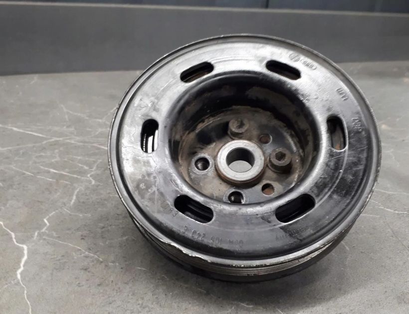 VOLKSWAGEN Golf 4 generation (1997-2006) Шкив коленчатого вала 06a105263c 30132009