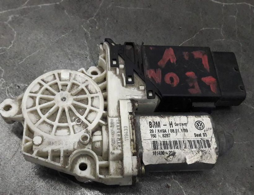 VOLKSWAGEN Variant VII TDI (2014-2024) Priekšējo kreiso durvju logu pacēlāja motorīts 101387-101 30169179