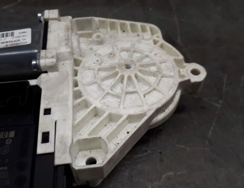 VOLKSWAGEN Passat B5 (1996-2005) Front Left Door Window Regulator Motor 1T0959702L 30183256