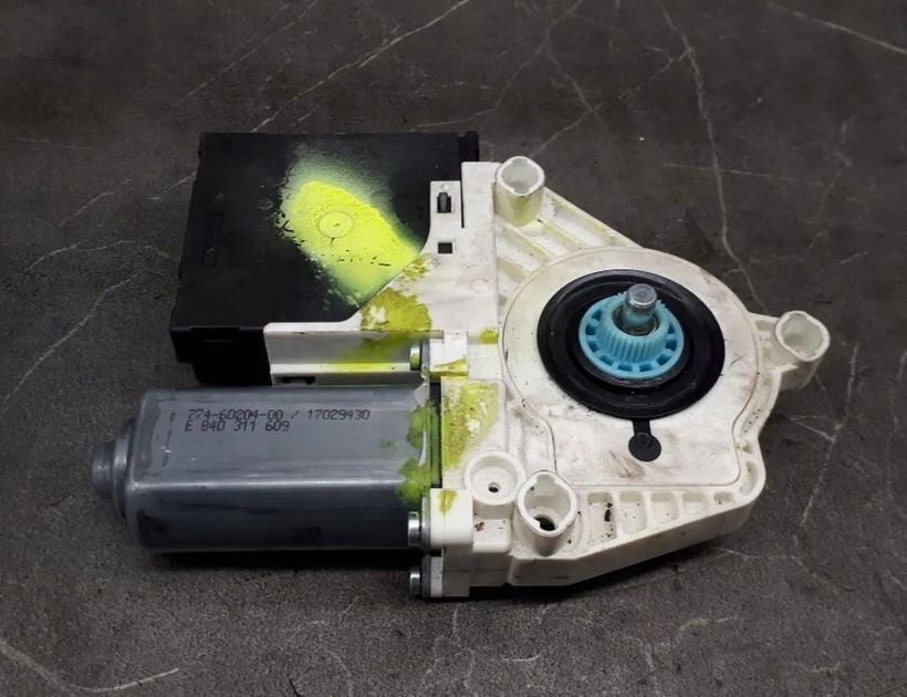 VOLKSWAGEN Passat B5 (1996-2005) Front Left Door Window Regulator Motor 1T0959702L 30183256