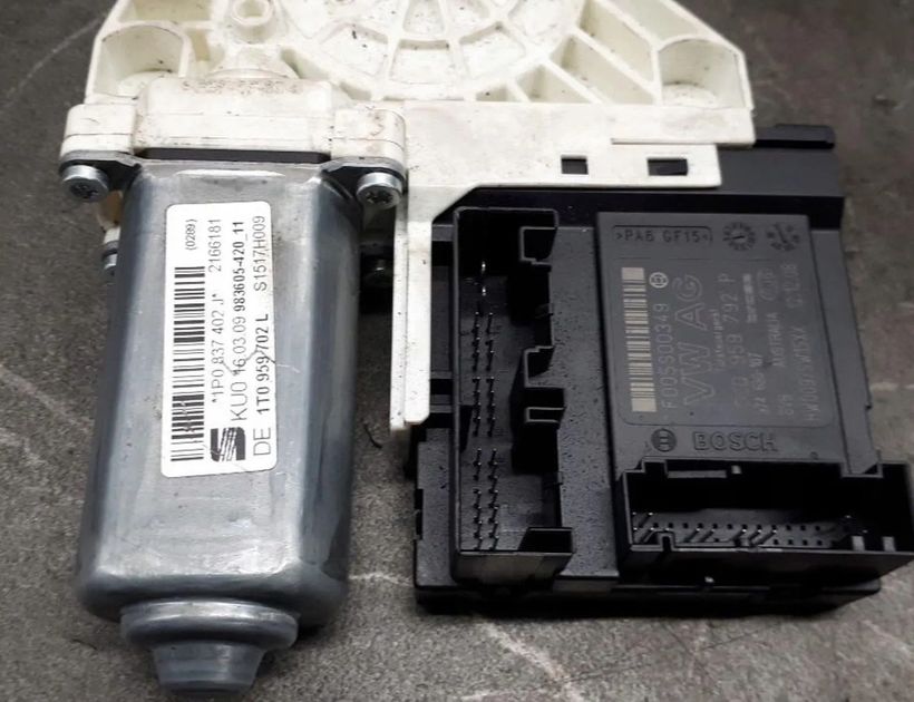 VOLKSWAGEN Passat B5 (1996-2005) Front Left Door Window Regulator Motor 1T0959702L 30183256