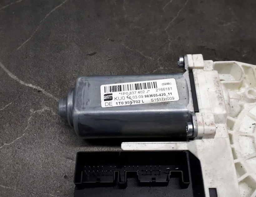 VOLKSWAGEN Passat B5 (1996-2005) Front Left Door Window Regulator Motor 1T0959702L 30183256