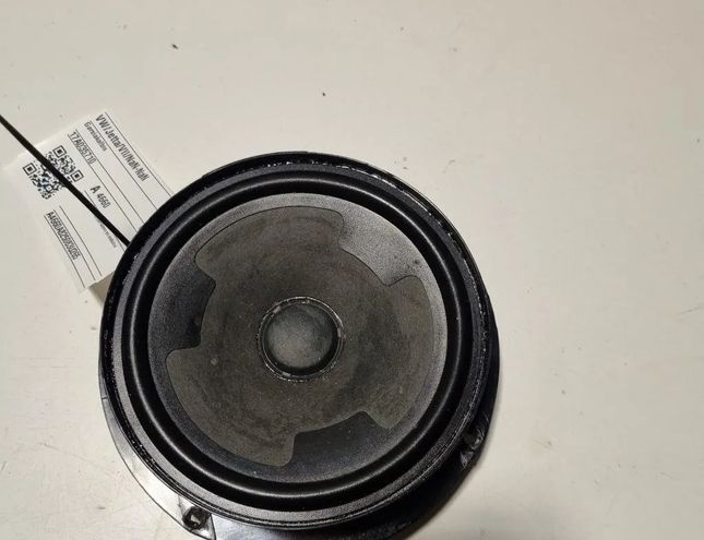 VOLKSWAGEN Jetta 7 generation (2018-2024) Labās puses zemfrekvences skaļrunis zem sēdekļa 17A035710 32146924