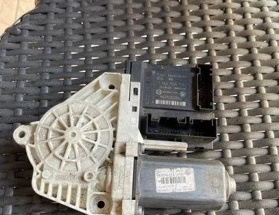 VOLKSWAGEN Passat B6 (2005-2010) Priekšējo labo durvju logu pacelšanas motorīts 1K0959701P 21521188