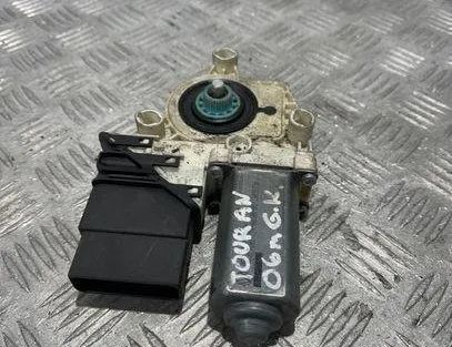 VOLKSWAGEN Touran 1 generation (2003-2015) Маторчик стеклоподъемника задней правой двери 1k0959703 21521889