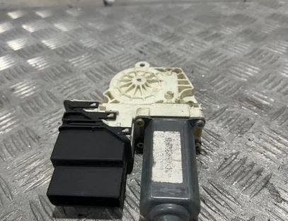 VOLKSWAGEN Touran 1 generation (2003-2015) Маторчик стеклоподъемника задней правой двери 1k0959703 21521891