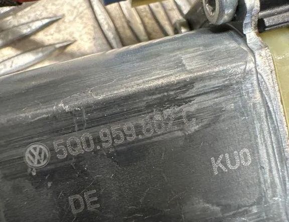 PORSCHE Macan 1 generation (2013-2023) Front Left Door Window Regulator Motor 0130822076 30610825