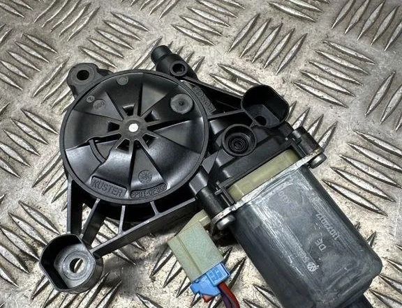 PORSCHE Macan 1 generation (2013-2023) Front Left Door Window Regulator Motor 0130822076 30610825