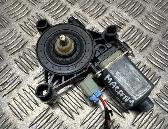 PORSCHE Macan 1 generation (2013-2023) Front Left Door Window Regulator Motor 0130822077 30610828