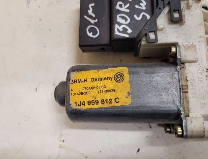 VOLKSWAGEN Bora 4 generation (2018-2023) Маторчик стеклоподъемника задней правой двери 1J4959812C,9776101438203 27010807