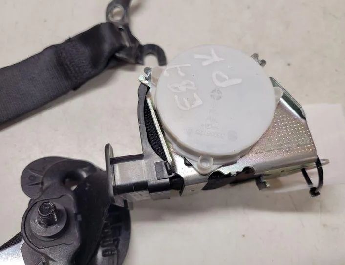 BMW 1 Series E81/E82/E87/E88 (2004-2013) Priekšējā kreisā drošības josta 33035173,33059848C 27052077