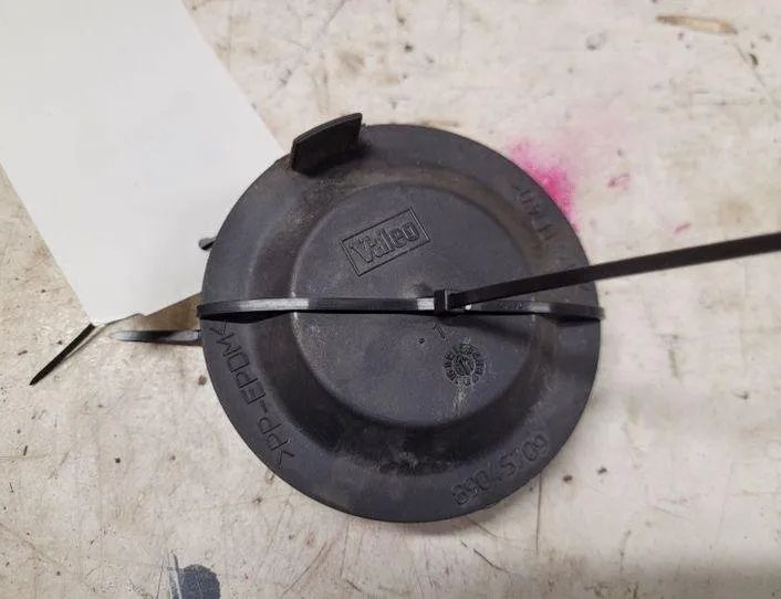 VOLVO V70 2 generation (2000-2008) Front light cover 89045709 27062405