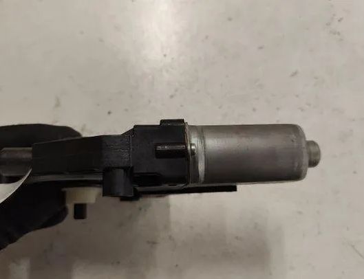 VOLVO V60 1 generation (2010-2020) Priekšējo kreiso durvju logu pacēlāja motorīts 966258102 27077977