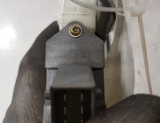 TOYOTA Avensis 2 generation (2002-2009) Priekšējo kreiso durvju logu pacēlājs 994024,6981005050 27103567