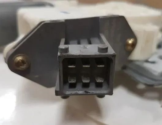 TOYOTA Avensis 2 generation (2002-2009) Priekšējo kreiso durvju logu pacēlājs 994024,6981005050 27103567