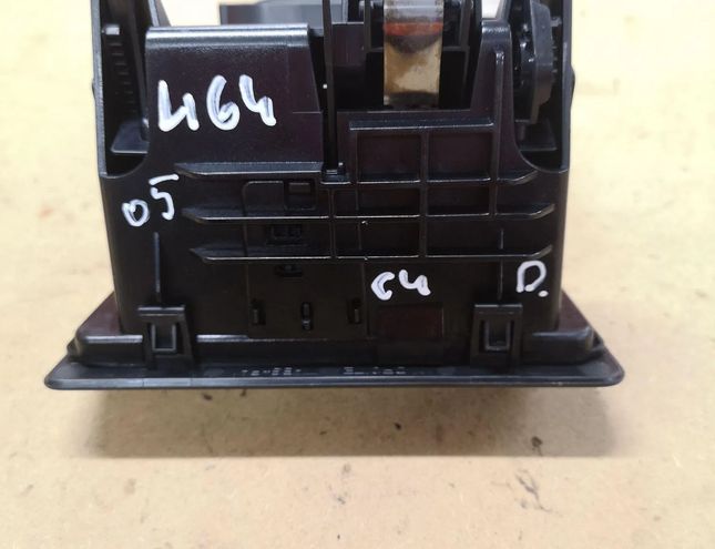 CITROËN C4 1 generation (2004-2011) Вентиляционные отверстия в приборной панели 9646337977 28622852