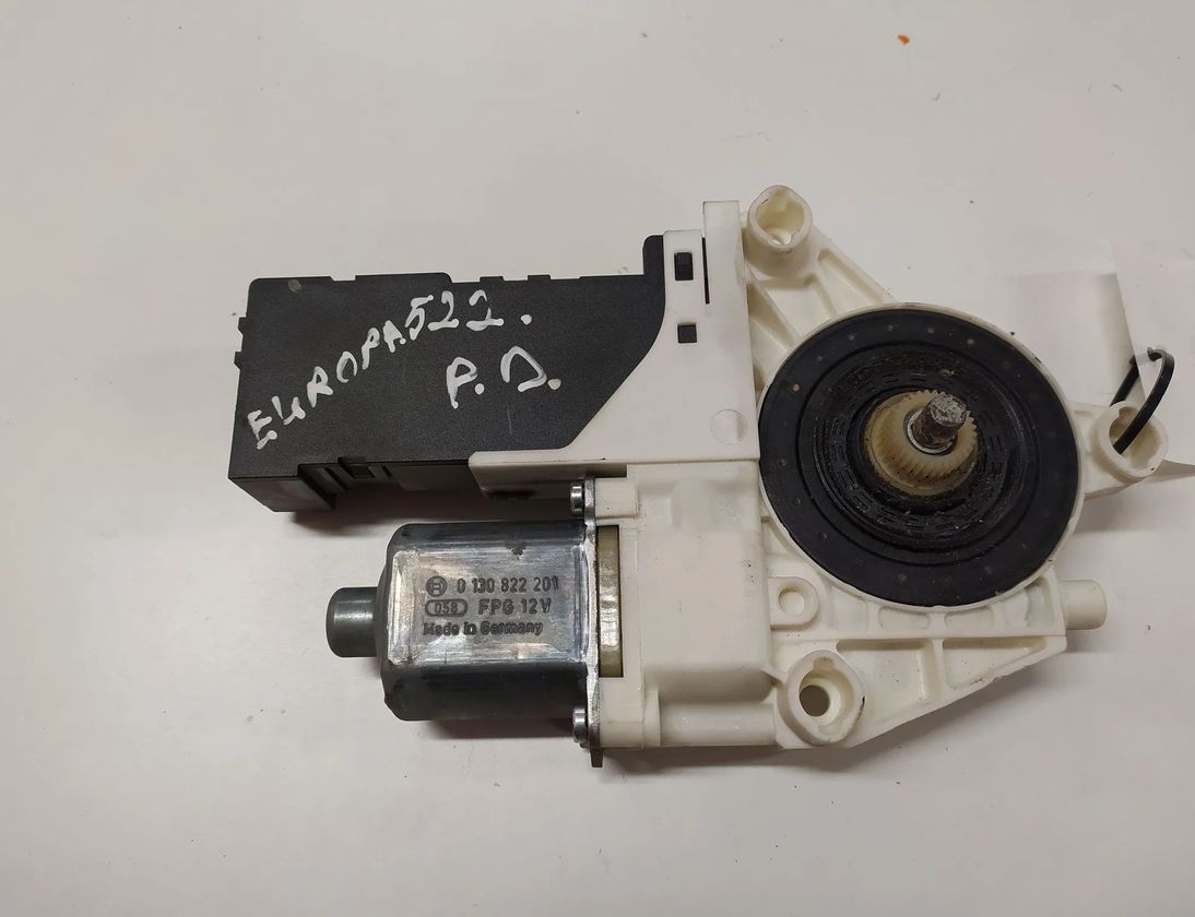 PEUGEOT 407 1 generation (2004-2010) Маторчик стеклоподъемника передней левой двери 0130822201 28626715