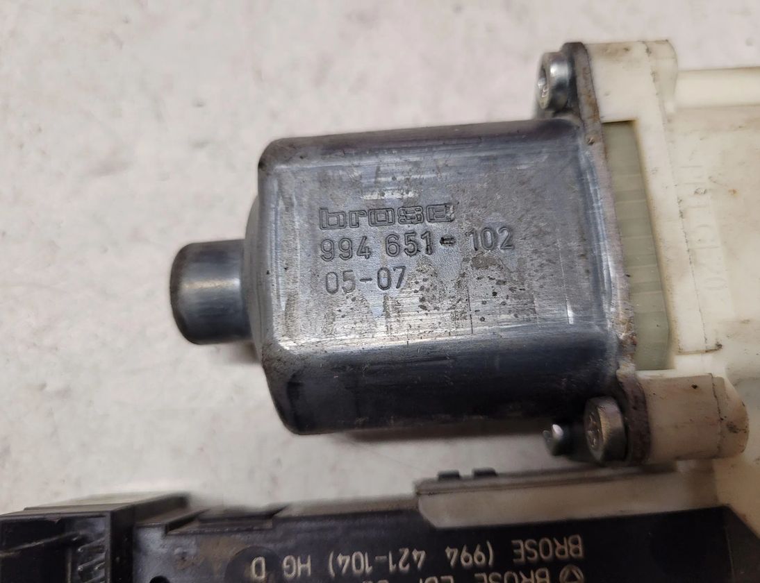 PEUGEOT 307 1 generation (2001-2008) Front Left Door Window Regulator Motor 1137328127 28661790